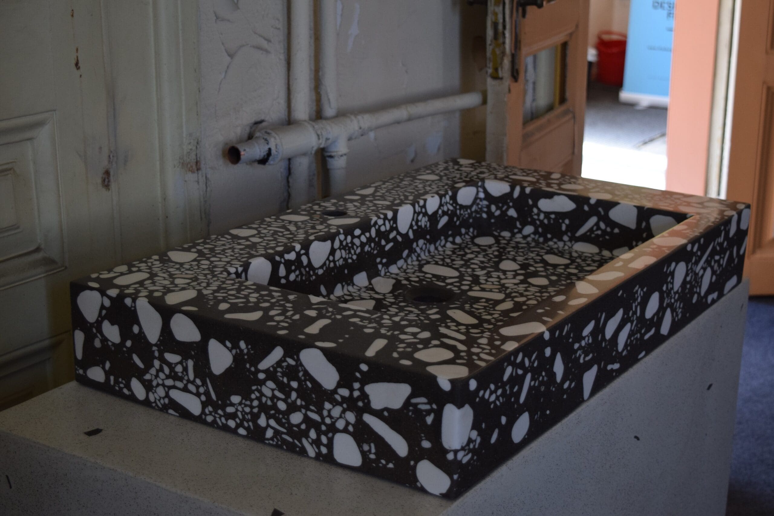PLURA Black Terrazzo Urbi Et Orbi Concrete Sink GAL
