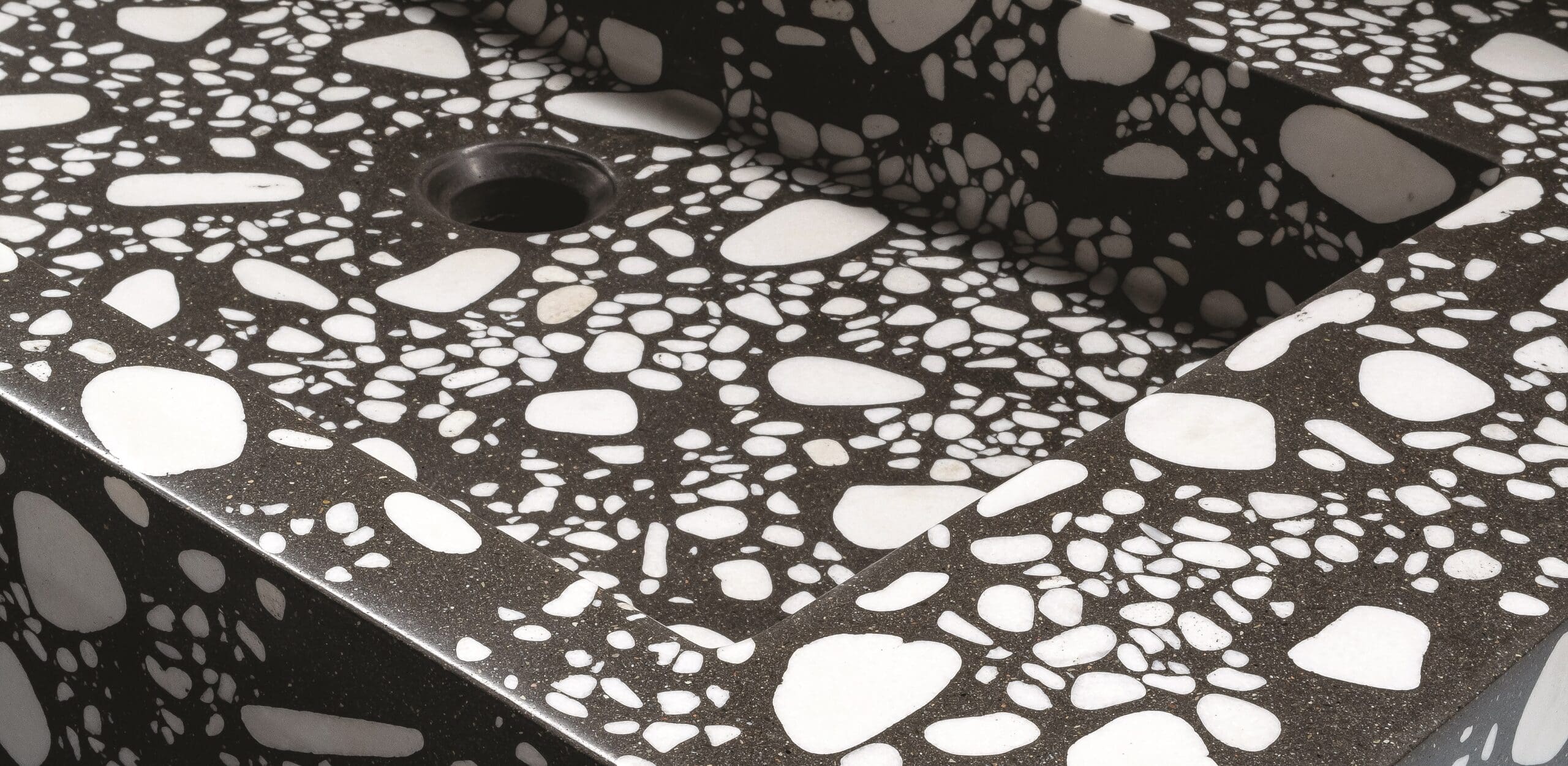 PLURA Detail Black Terrazzo Urbi Et Orbi Lavabo De Cemento GAL